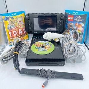 Nintendo Wii U Console & Gamepad Video Game Lot Bundle Tested Works EUC